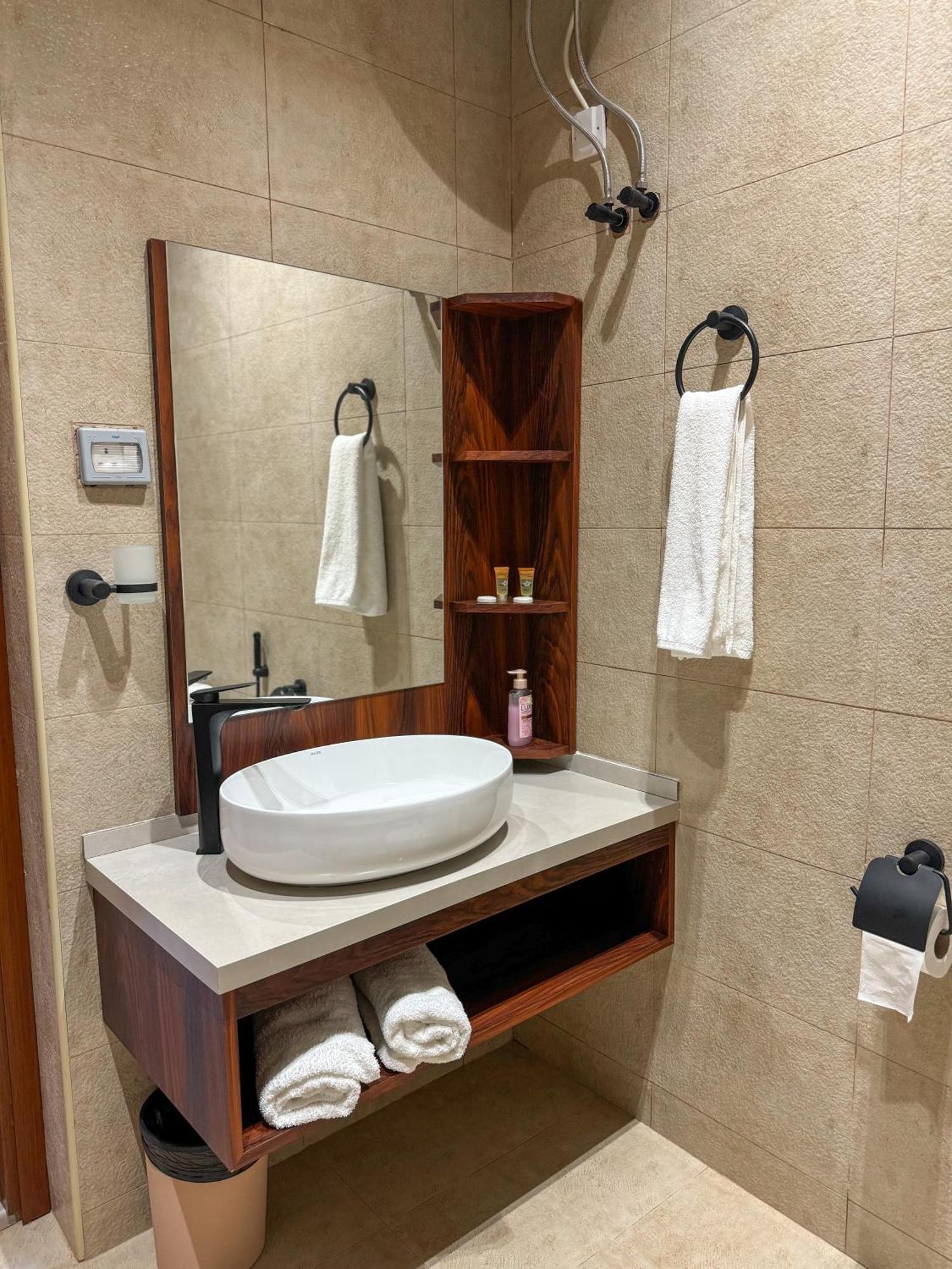 بيت أرض الثراء Rich Land House Nizwa Esterno foto